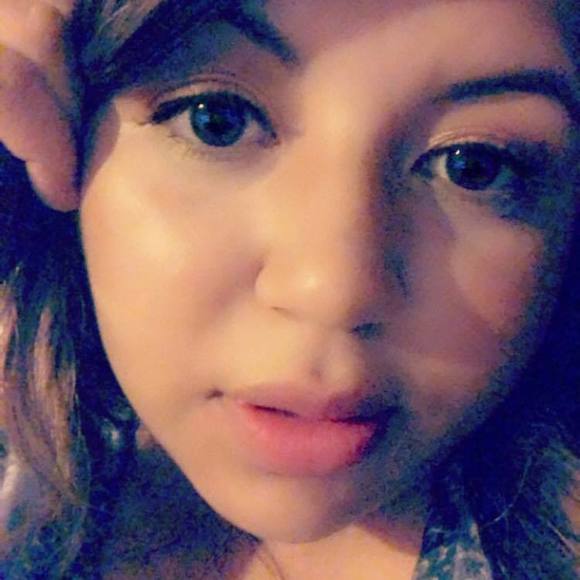 Meet your Posher, Cristina - Picture 1 of 2